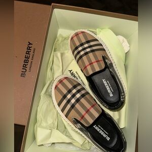 Burberry kids shoe